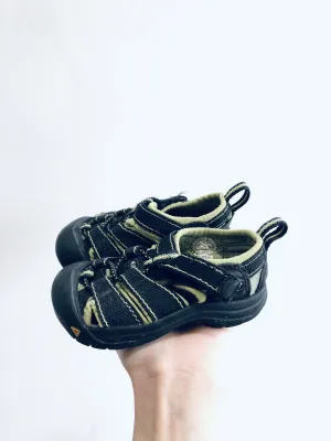 Hiking Sandals // 5 Toddler