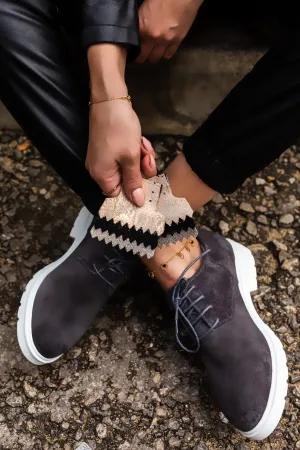 La 6ème Brothel Derby with Black & Gold Fringes