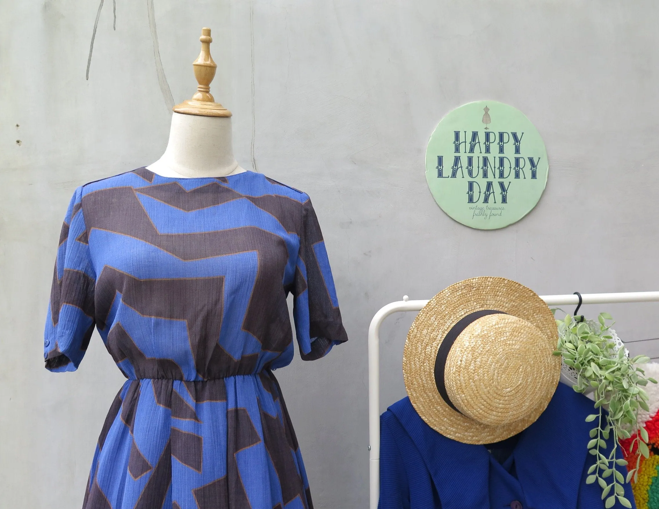 Lightning | Vintage 1960s 1970s geometric shape print dress