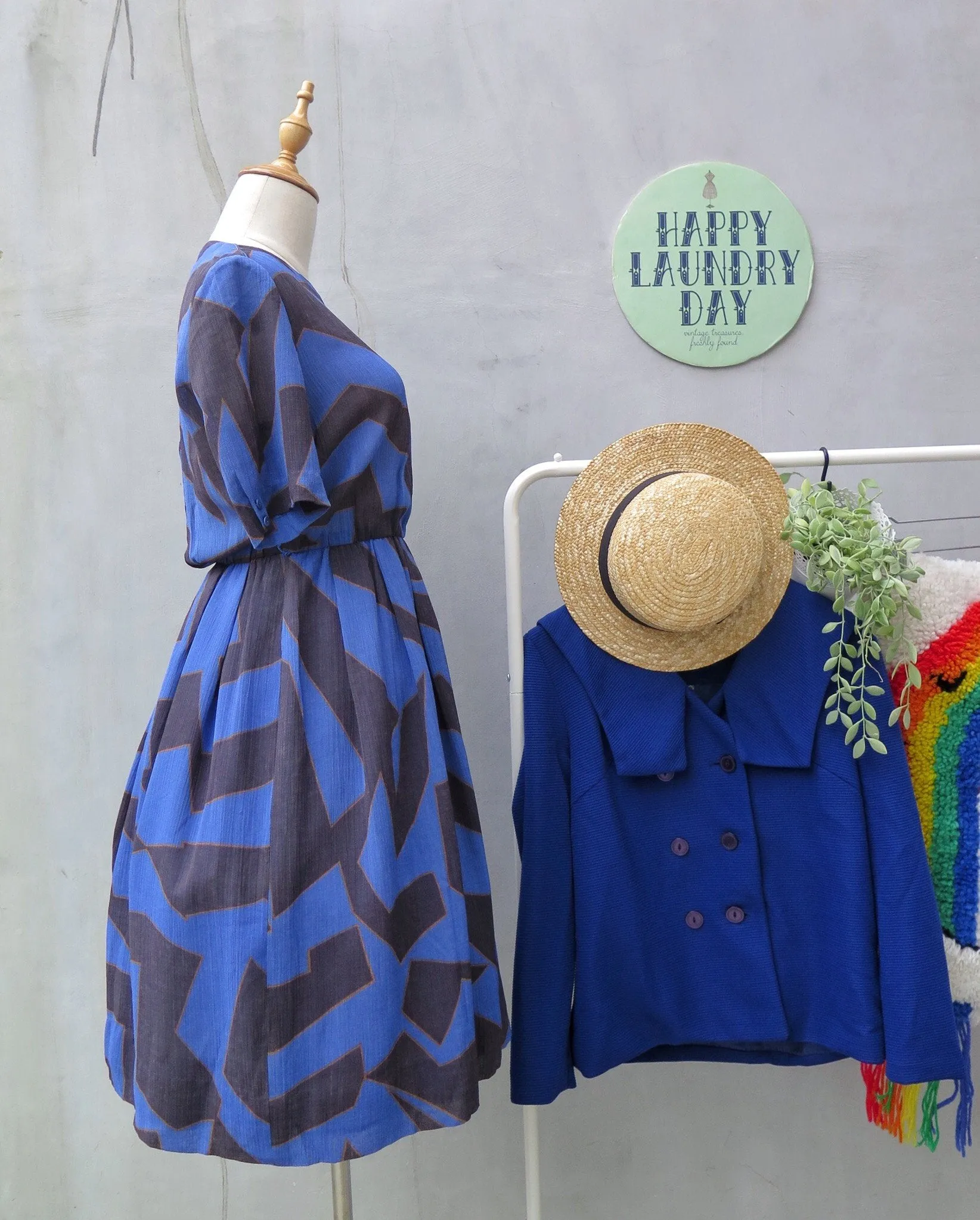 Lightning | Vintage 1960s 1970s geometric shape print dress